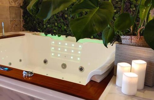 Saint-Jean-d'Angely House | Relaxing Retreat at La Cabana with Hot Tub Bliss