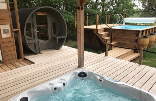 Thenac Cabin | Relax at La Cabane à Papi: Oceanfront with Spa & Pool