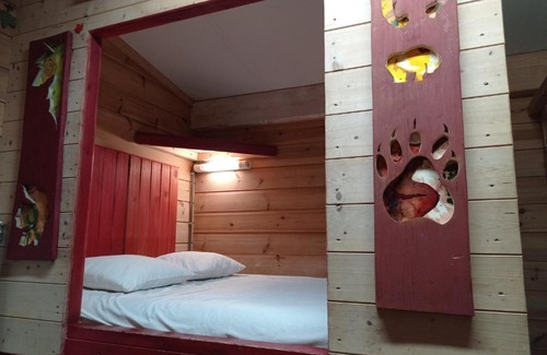 Fernelmont Apartment | Discover La Cabane à sucre: Pet and Child Friendly Retreat
