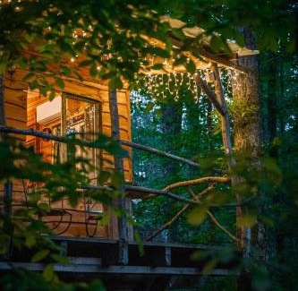 Philippeville Ski Chalet | Delightful Stay at La Cabane aux Écureuils, Rated 9.1/10