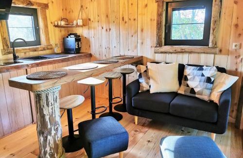 Sainte-Ode Cabin | Guest Rated 10/10: La Cabane d'Ode with Hot Tub & Kitchen
