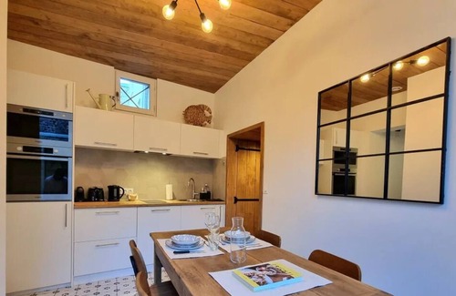 Honfleur Apartment | Historic La Cabane de Champlain with Terrace & Pet-Friendly