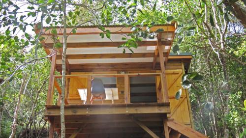Dumbea House | Cozy La Cabane de la Vallee: Family-Friendly with Hot Tub