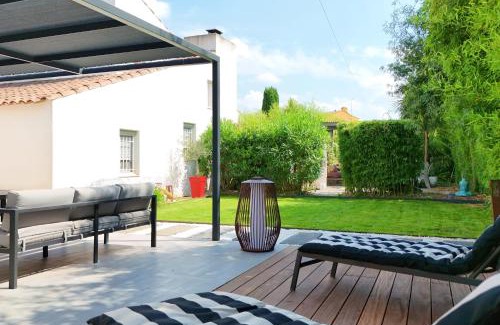 Grand Sud Apartment | Cozy Cape Town Cabin with Garden for Two and Parking