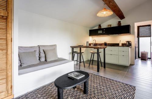 Grand Sud Apartment | Cozy Cape Town Cabin with Garden for Two and Parking