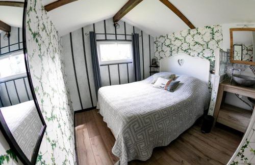 Annebault House | Cozy B&B Chalet: Your Perfect Retreat Awaits