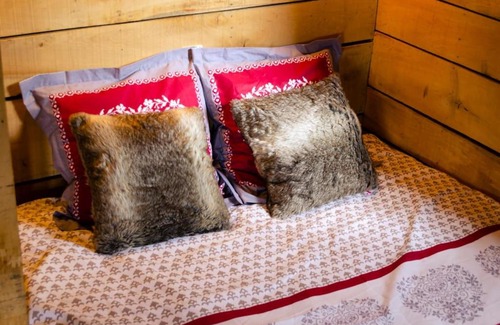 Brugelette Ski Chalet | Relax at La Cabane du Cerf with Sauna & Family Amenities
