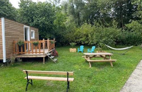 Aire-sur-la-Lys House | Pet-Friendly Retreat at La Cabane du Halage for Families