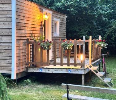 Aire-sur-la-Lys House | Pet-Friendly Retreat at La Cabane du Halage for Families