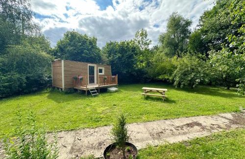 Aire-sur-la-Lys House | Pet-Friendly Retreat at La Cabane du Halage for Families