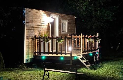 Aire-sur-la-Lys House | Pet-Friendly Retreat at La Cabane du Halage for Families