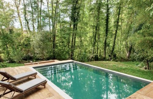 Saubion Villa | Indulge at La Cabane du Moulin: 5-Star Poolside Retreat