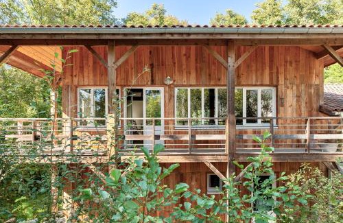 Saubion Villa | Indulge at La Cabane du Moulin: 5-Star Poolside Retreat