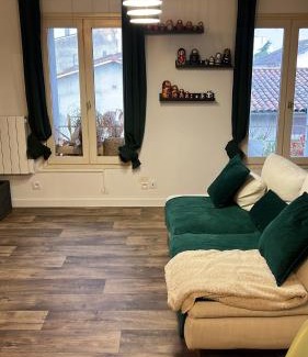 Mondonville Apartment | Budget-Friendly Stay at La Cabane Végétale with Dining