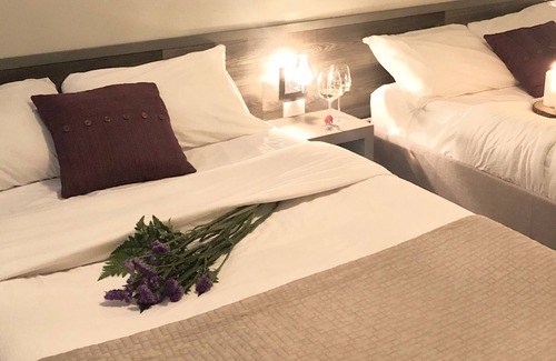 Saint-Gabriel Hotel | Explore La CACHE du LAC: Family-Friendly Retreat Awaits