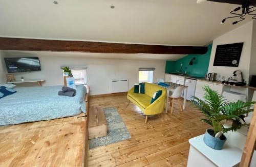 L'Arbresle Apartment | Budget-Friendly Stay at L'appart & Bleu Studio - 7.6/10