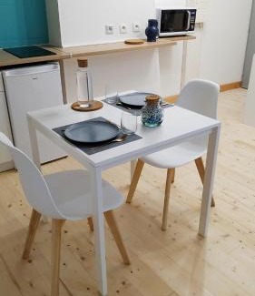 L'Arbresle Apartment | Budget-Friendly Stay at L'appart & Bleu Studio - 7.6/10