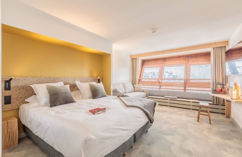 Arc-1950 Hotel | Cozy Getaway at La Cachette - Family-Friendly Hotel