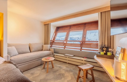 Arc-1950 Hotel | Cozy Getaway at La Cachette - Family-Friendly Hotel