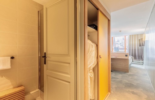 Arc-1950 Hotel | Cozy Getaway at La Cachette - Family-Friendly Hotel