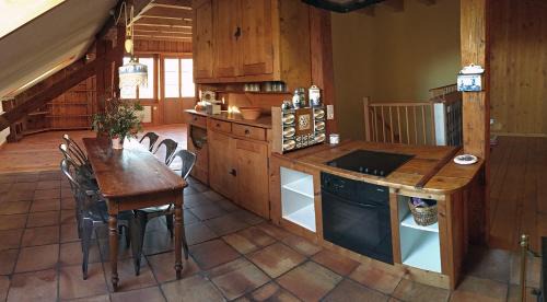 La Chaux-du-Milieu Apartment | Inviting La Cachotière: Child-Friendly Retreat Rated 8.9/10