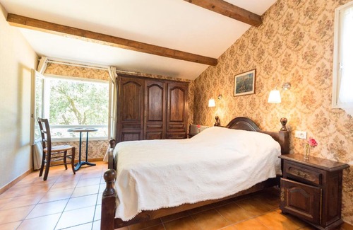 Lauris Hotel | Budget-Friendly Getaway at La Cadière with Pool & Breakfast