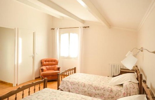 Lauris Hotel | Budget-Friendly Getaway at La Cadière with Pool & Breakfast