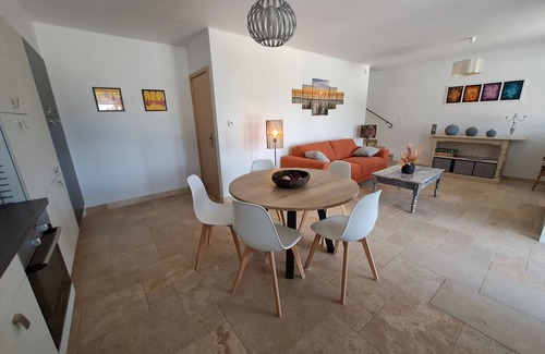 Saint-Saturnin-les-Apt House | Discover La Calade Gîte 4: Family-Friendly with Breakfast