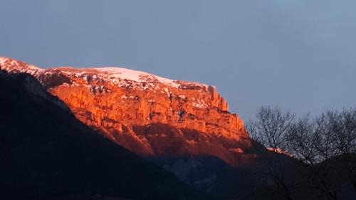 Barnave Apartment | Highly Rated La Calade: Your Perfect Getaway Awaits