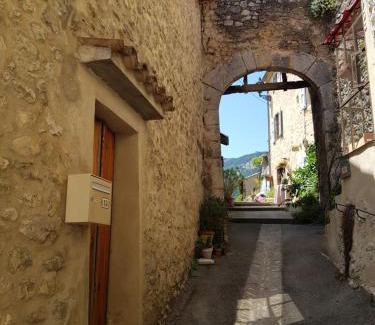 Barnave Apartment | Highly Rated La Calade: Your Perfect Getaway Awaits