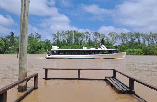 Partido de Tigre House | Pet-Friendly Getaway at La Caleta - Rated 8.9/10