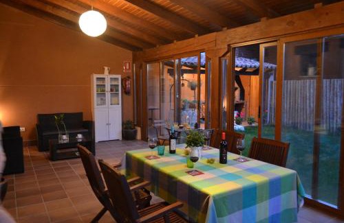 Pesquera de Duero House | Pet-Friendly Retreat at La Cantamora Hotel Rural