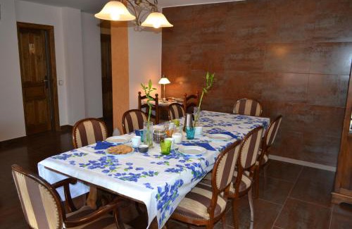 Pesquera de Duero House | Pet-Friendly Retreat at La Cantamora Hotel Rural