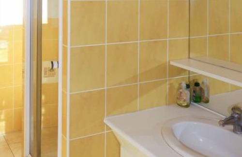 Grillon House | Discover La Cardeline: Pet-Friendly Retreat with Spa Access
