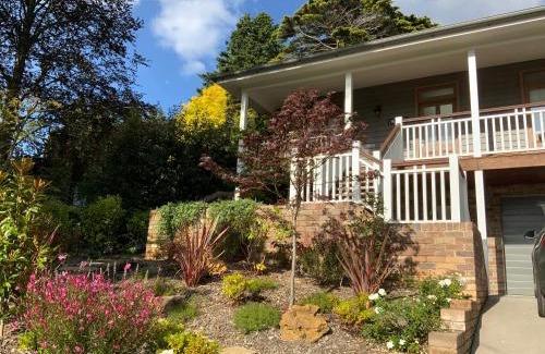 Leura House | Experience Unmatched Comfort at La Casétta - Rated 9.9/10