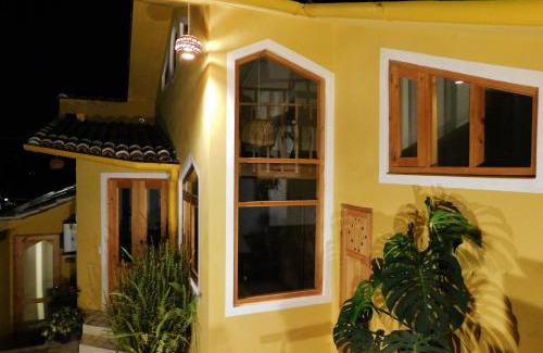 San Cristobal de las Casas Apartment | Experience La Casa de las Aves: Garden Views & Spa Retreat