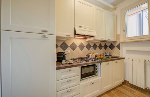 Padenghe sul Garda Apartment | Relax at La Casa Accanto with Shared Pool and Spa