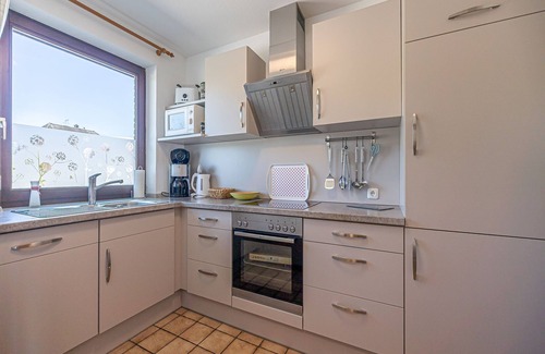 Norgaardholz Apartment | Seagull Apartment: Oceanfront Retreat with Pet-Friendly Perks