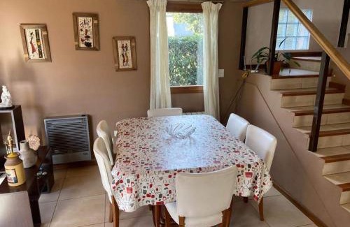 San Carlos de Bariloche Ski Chalet | La Casa de la Colina: Family and Pet Friendly Retreat