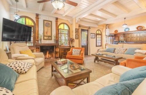 Illora House | Experience Comfort at La casa de Íllora with Great Amenities