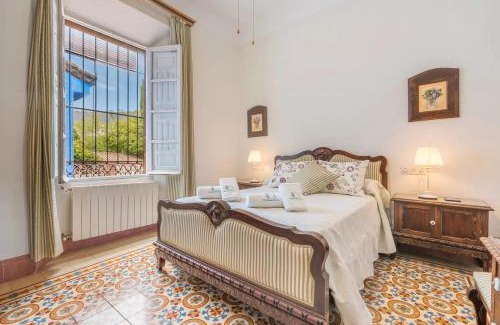 Illora House | Experience Comfort at La casa de Íllora with Great Amenities