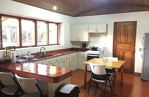 Ciudad Cariari Bed & Breakfast | Discover La Casa de Cariari Al Golf: Top-Rated Family Retreat