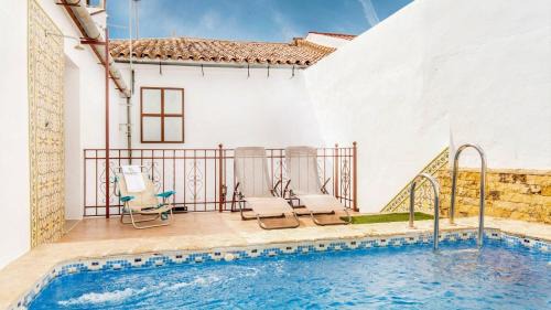 Villaviciosa de Cordoba House | Relax at La Casa de Isabel with Private Pool & Family Fun