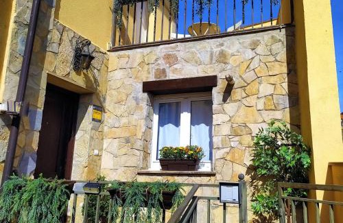 Fuentetoba House | Pet-Friendly Retreat at LA CASA DE FUENTETOBA - 9.6/10
