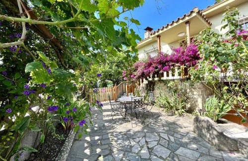 Distrito Sur House | Discover La Casa de la Buganvilla: Oceanfront Retreat