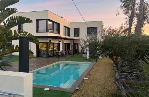Les Tres Cales Villa | Discover LA CASA DE LA OLIVERA: 4-Star Oceanfront Retreat