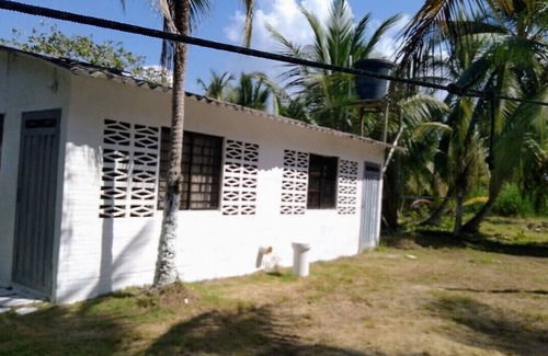Covenas House | Pet-Friendly Retreat at LA Casa DE LAS DOS Palmas