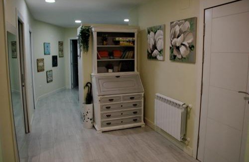 Ponferrada Apartment | Discover La casa de las Flores: Rated 9.7 with Dining Options