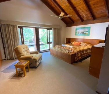 Cordoba House | Experience Oceanfront Bliss at La Casa de los Murales