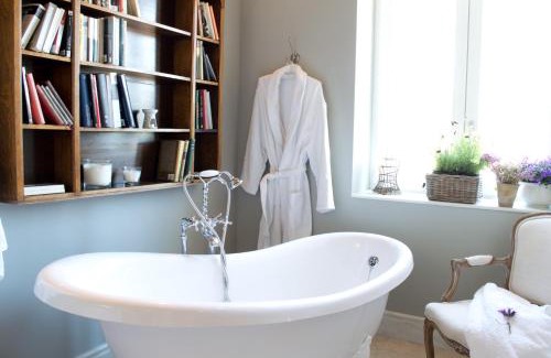 Candeleda Hotel | Pet-Friendly Retreat with Ocean Views at La Casa de los Tomillares
